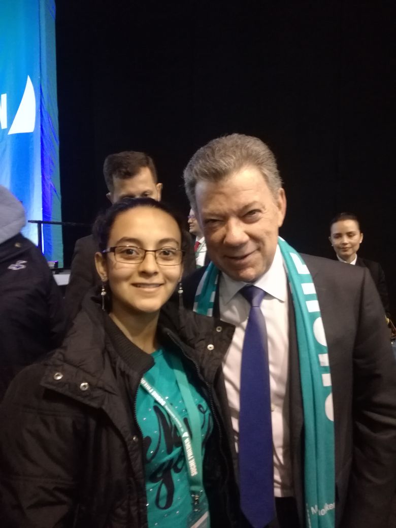 Tatiana Cortes mit Präsident Santos (c) dpsg
